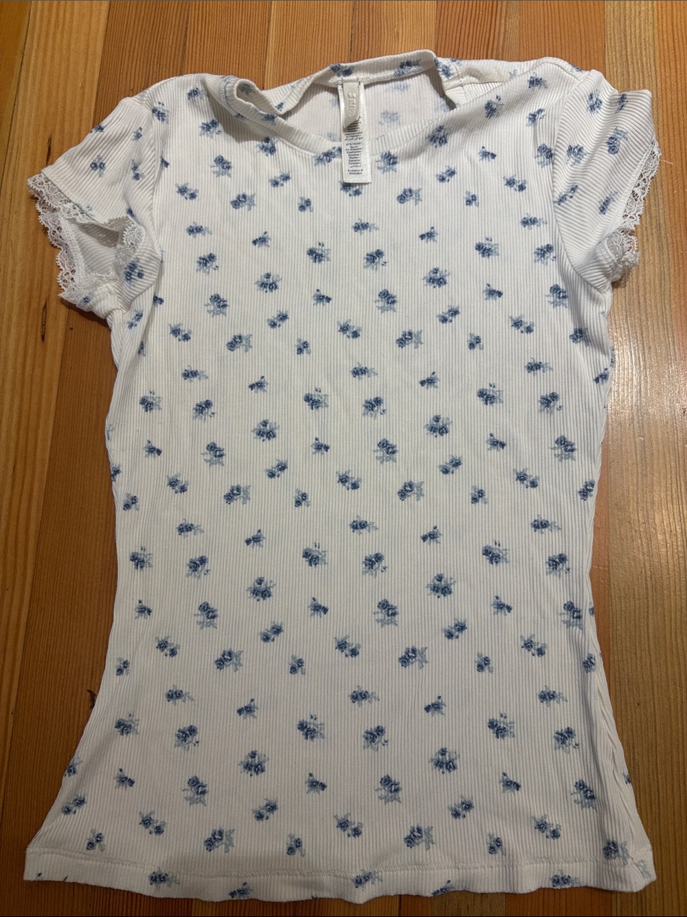 SKIMS White Ribbed Short Sleeve Tee with Blue Floral Print